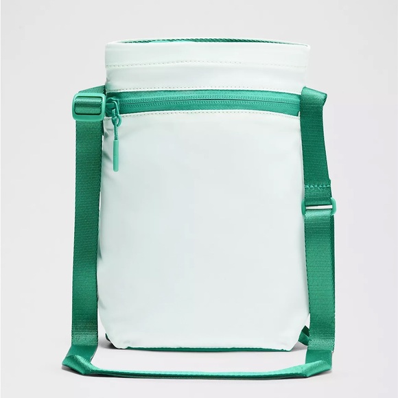 Lululemon Water Bottle Crossbody Bag 2.5L- Mint Moment/Emerald Ice - Picture 6 of 8